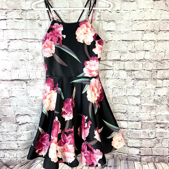 Chelsea Black Floral Mini Skater Dress - Picture 5 of 11